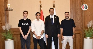 وزير الرياضة يكرم 3 من أبطال الاسكواش تقديرا لإنجازاتهم المميزة