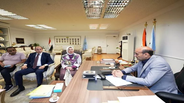محافظ أسيوط يعقد لقاءً مع النواب لبحث مشروعات الخدمات