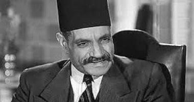 عبد الوارث عسر شيخ الفنانين وكبيرهم الذى علمهم التمثيل.. أديب وشاعر.. كتب سيناريوهات أعظم الأفلام.. اكتشف كبار النجوم.. حفظ القرآن وسجله بصوته.. مات حزناً على زوجته.. وحفيده يكشف سر حصره فى أدوار المس