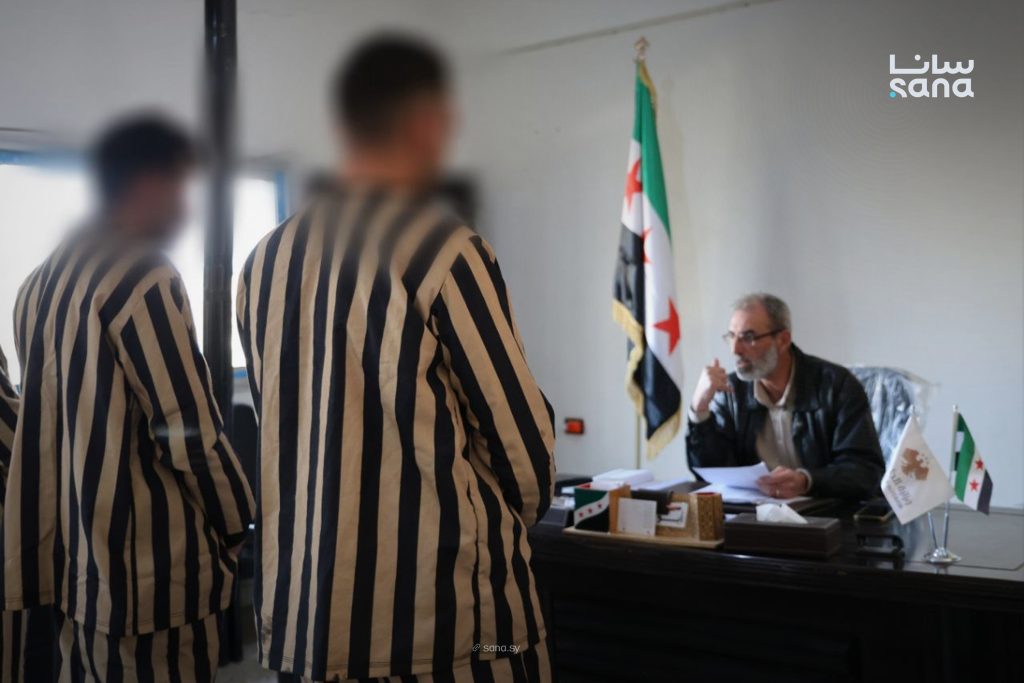 تفكيك عصابة تنتحل صفة الأمن الداخلي وتنفذ عمليات سلب مسلح على الحدود السورية اللبنانية