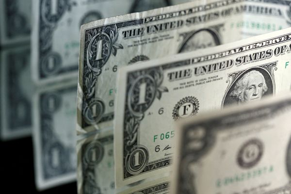 الدولار يستقر بفضل آمال وقف حرب الشرق الأوسط