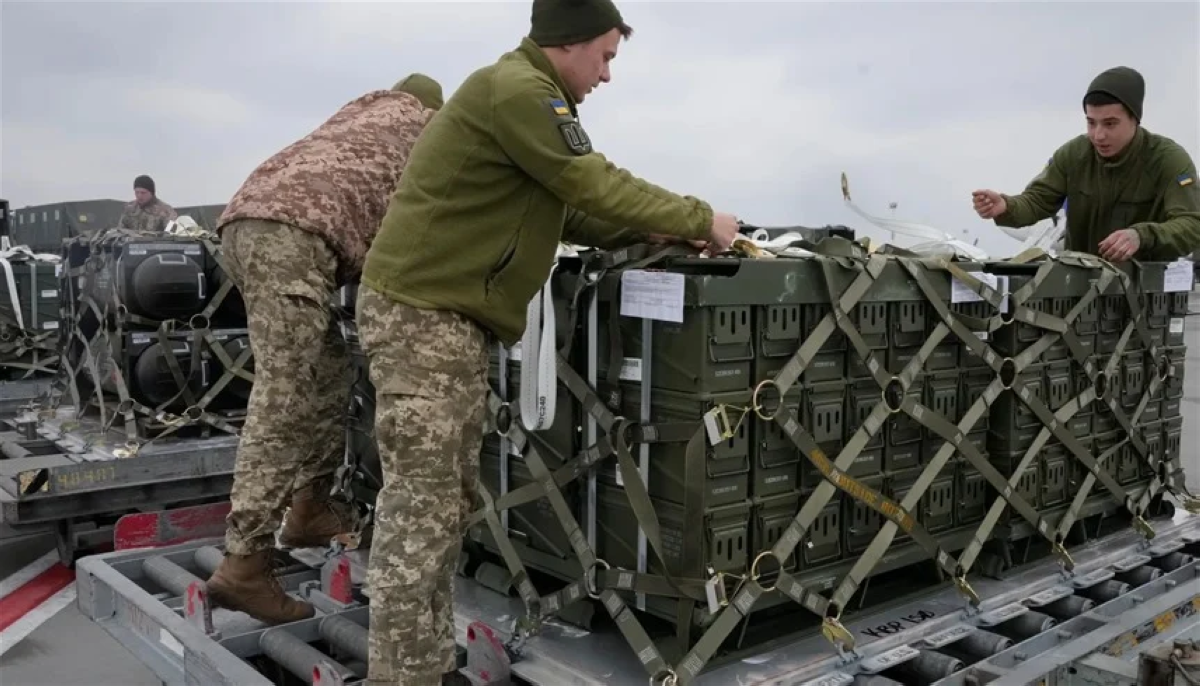 بريطانيا تتعهد بتقديم 205 ملايين دولار لشراء أسلحة أمريكية لأوكرانيا