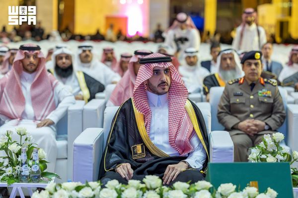 أمير منطقة الجوف يرعى حفل تخريج الدفعة الحادية والعشرين من طلاب جامعة الجوف