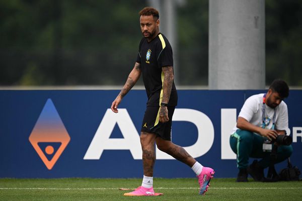 رئيس البرازيل: نيمار أول لاعب في منتخب يعمل من المنزل