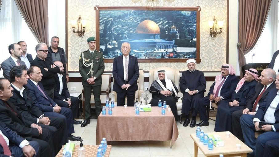 العيسوي ينقل تعازي الملك وولي العهد إلى عشائر الخلايلة والسواعير وزنون والطيب والحنيطي