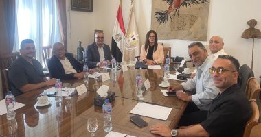 وزيرة الثقافة تبحث مع صناع السينما سبل تطوير الصناعة وتعزيز تنافسيتها