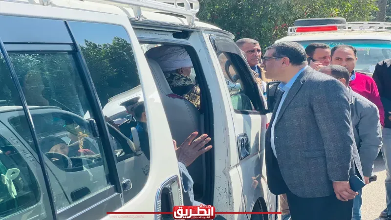 محافظ قنا يتابع سير العمل بمجمع المواقف
