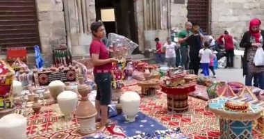ليالى رمضان تزين شارعى المعز والحسين