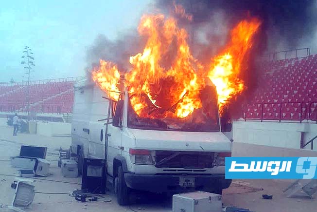 شغب جماهيري وإحراق سيارة البث.. ماذا حدث في مباراة السويحلي والاتحاد؟