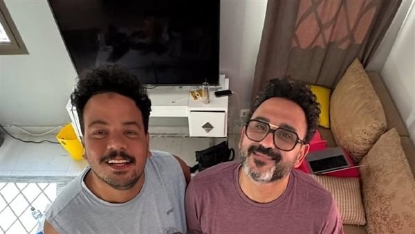 بمشهد درامي تحت الأمطار، مصطفى غريب وأكرم حسني في إعلان رمضاني جديد