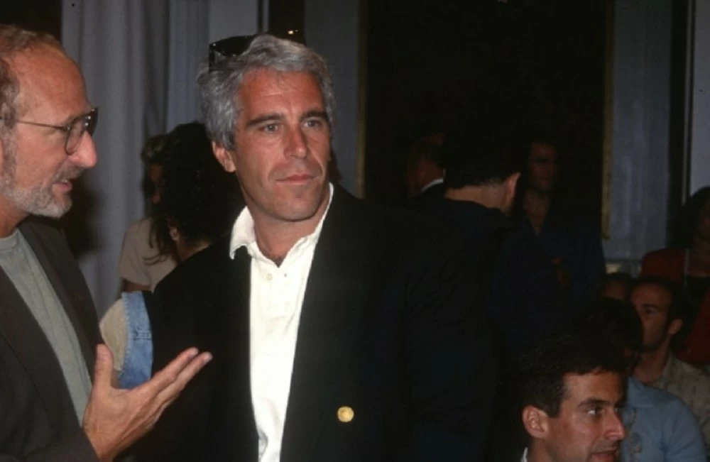 وثائق إبستين تطيح برئيسة الشؤون القانونية في «غولدمان ساكس»