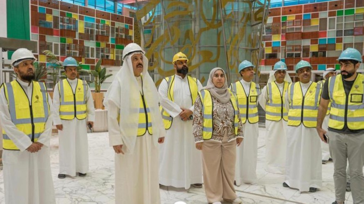 وزير المالية يتفقد مجمع الوزارات: العمل جار لإعادة الأوضاع إلى طبيعتها في أقرب وقت