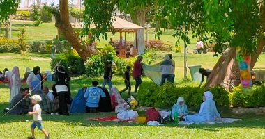 حدائق القناطر الخيرية تستقبل المواطنين ثانى أيام عيد الأضحى المبارك
