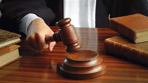وصول الطفل ياسين لحضور جلسة طعن المتهم بالاعتداء عليه