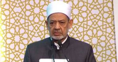 شيخ الأزهر يُعزِّى رئيسِ الوزراء فى وفاة والده اللواء كمال مدبولى