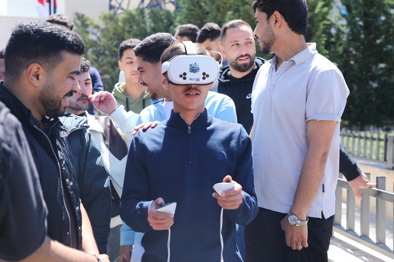 جو 24 : طلبة "الشرق الأوسط" يخوضون تجربة محاكاة قيادة وفرتها إدارة السير والشرطة المجتمعية
