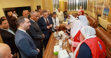 محافظ كفر الشيخ يتفقد الفرق الطبية المتنقلة لمبادرة «100 مليون صحة»