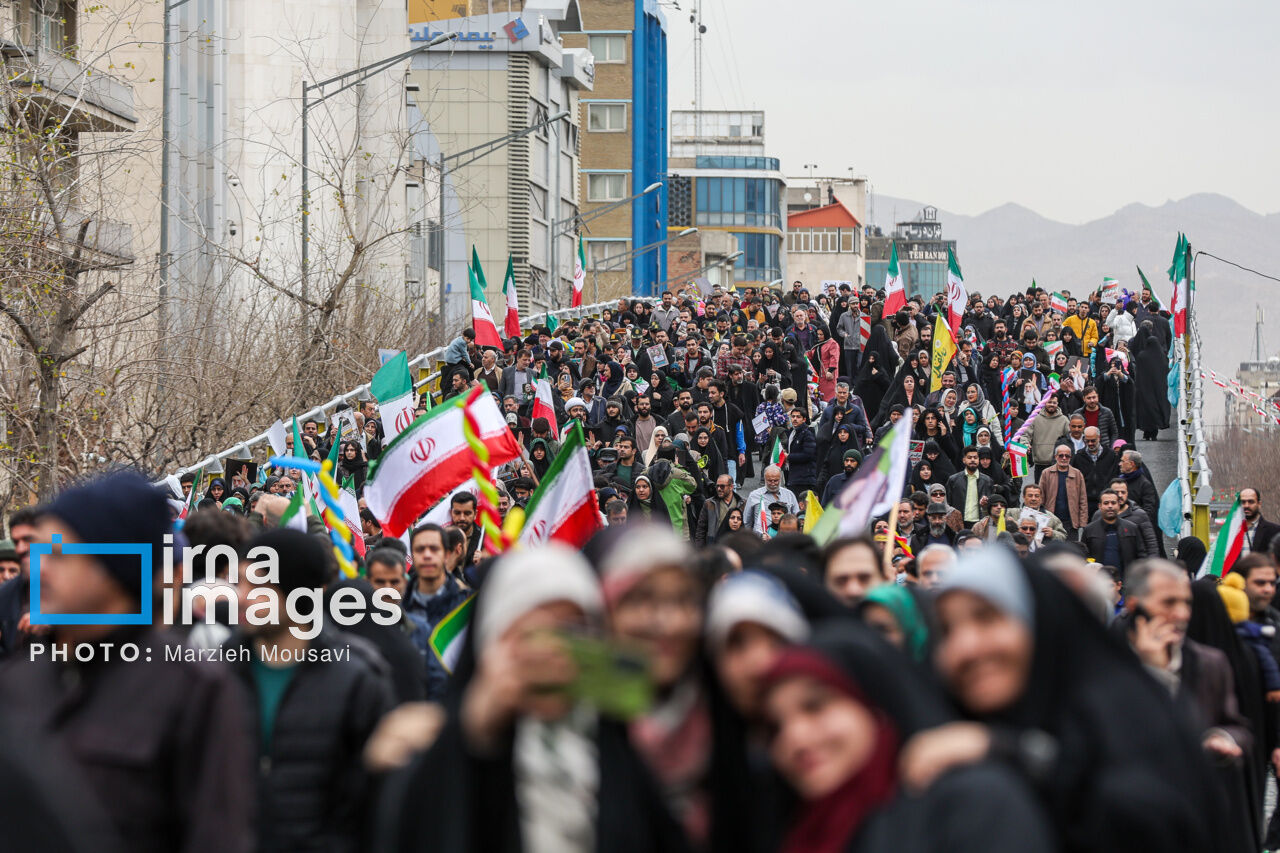 وزير الدفاع الايراني: المشاركة الحاشدة في ذكرى انتصار الثورة أقوى من أي قنبلة وصاروخ