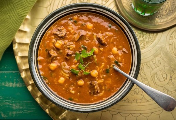 طريقة عمل شوربة الحريرة في رمضان.. طبق غذائي مفضل للمغاربة