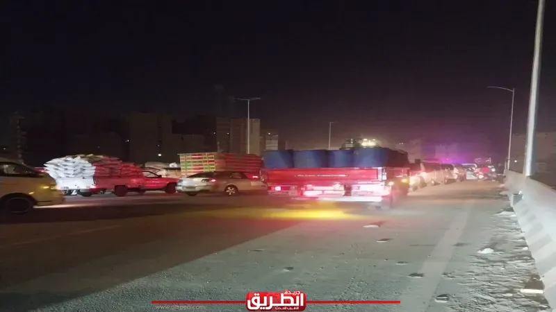 انقلاب سيارة مواد بترولية يشل الحركة أعلى الطريق الدائري بصفط اللبن