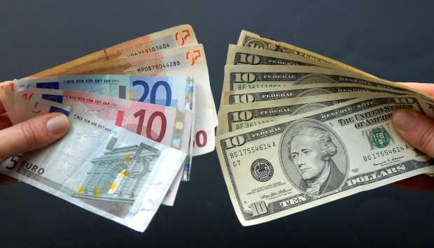 كيف يسعى وزراء مالية اليورو لـ تعزيز العملة الأوروبية أمام الدولار؟