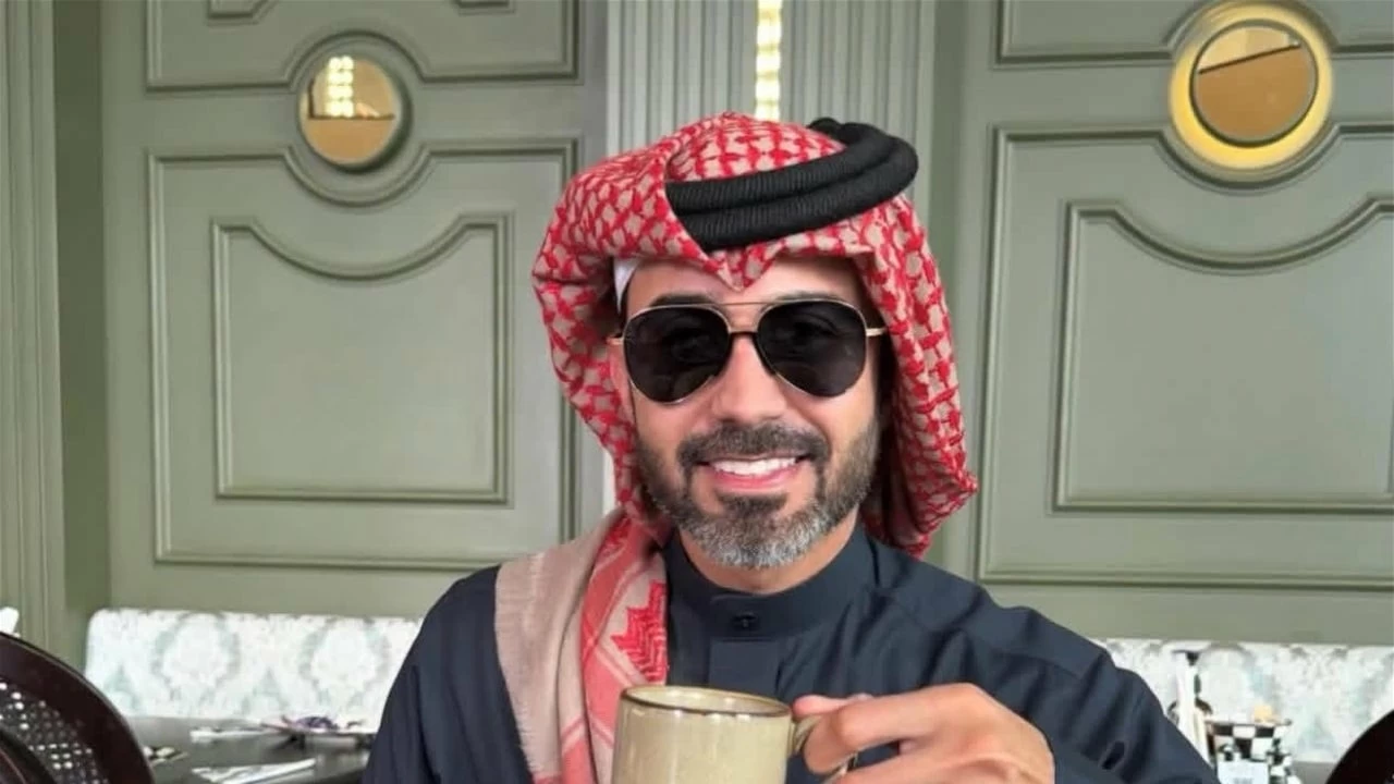 انقلبت سيارته على طريق البصرة.. مصرع صانع المحتوى محمد الشمري في حادثة مرورية