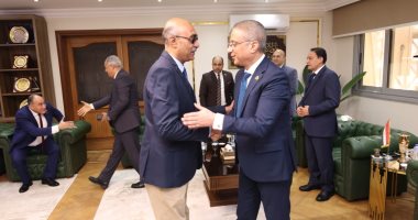 محافظ الجيزة يتبادل التهانى مع أعضاء مجلسى النواب والشيوخ بمناسبة عيد الأضحى