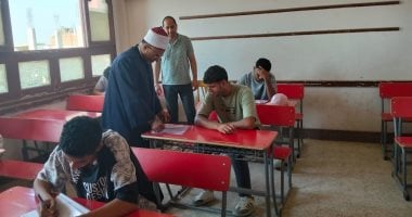 هدوء وانتظام بلجان الثانوية الأزهرية بالإسماعيلية خلال امتحان الجغرافيا