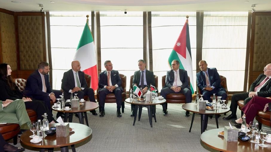 القضاة وابو غزالة يدعوان القطاع الخاص الإيطالي للمشاركة بمؤتمر...