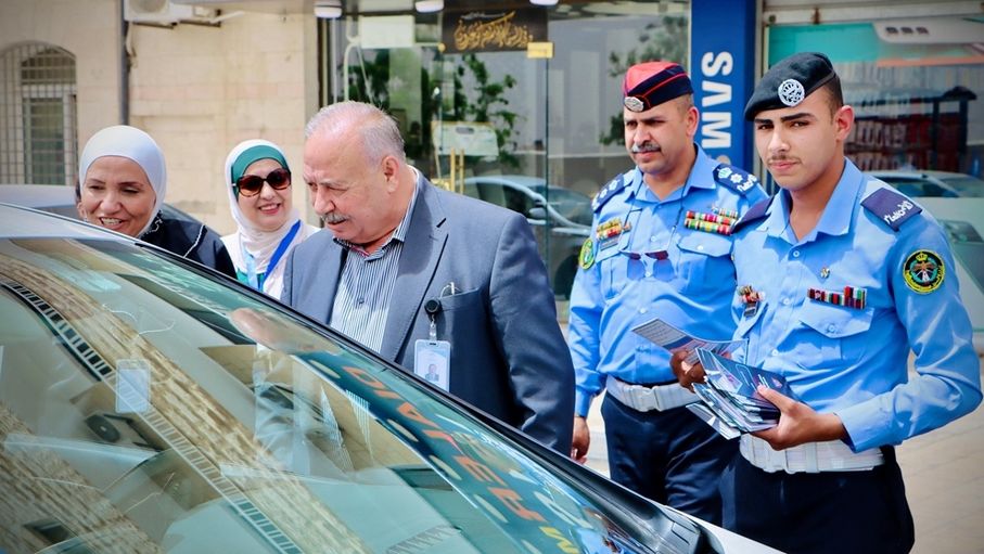 بلدية مادبا الكبرى تعزز ثقافة السلامة المرورية بمبادرات توعوية مميزة