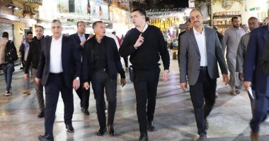 محافظ أسوان يقود حملة انضباط بالسوق السياحى
