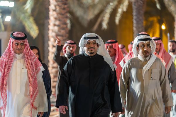 نائب أمير الرياض يقف ميدانيًا على جاهزية موقع الاحتفاء بيوم التأسيس