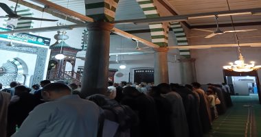 صلاة التهجد من المسجد القبلى الكبير بكوم أمبو فى أسوان