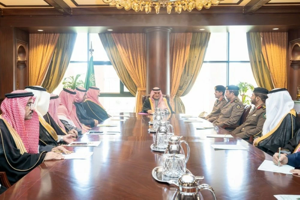 أمير تبوك يترأس اجتماع الإدارات الحكومية والخدمية لمتابعة استعدادات شهر رمضان