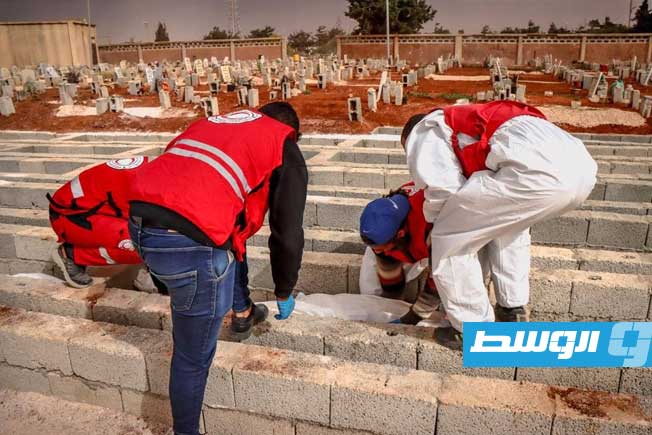 دفن ثماني مهاجرين بمقبرة الفتائح في درنة