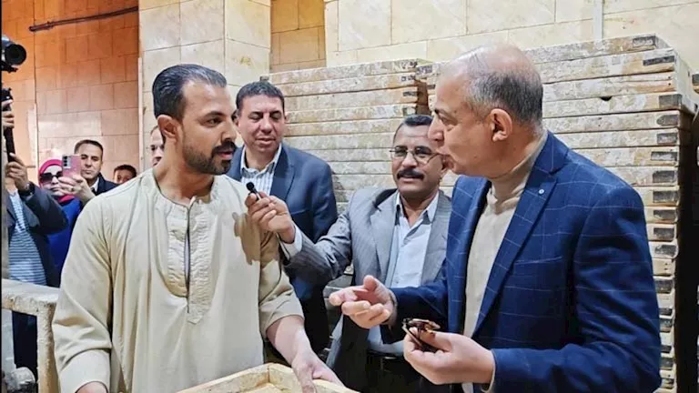 كدواني يفاجئ الأسواق والمخابز للاطمئنان على توافر السلع بالمنيا