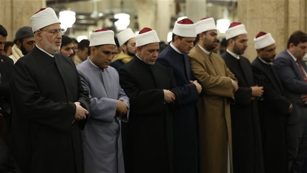 بروايات حفص وأبي الحارث ورويس، رحاب الجامع الأزهر عامرة بالقراءات المتواترة (صور)