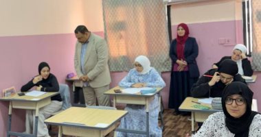 طلاب الصف الثالث الإعدادى بالمدرسة المصرية بقطر يؤدون امتحان نهاية العام