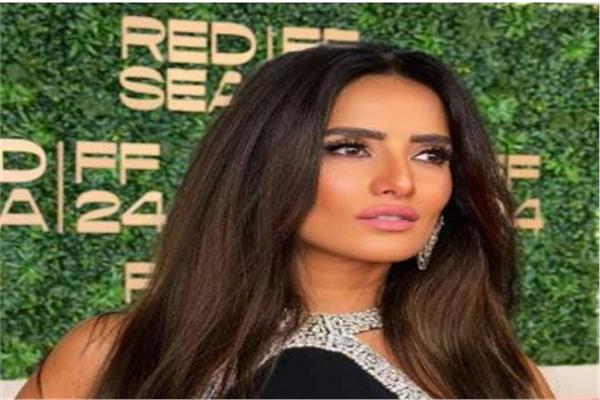 الفنانة زينة تكشف حقيقة مقاضاة أحمد عز مجددًا بسبب طفليها