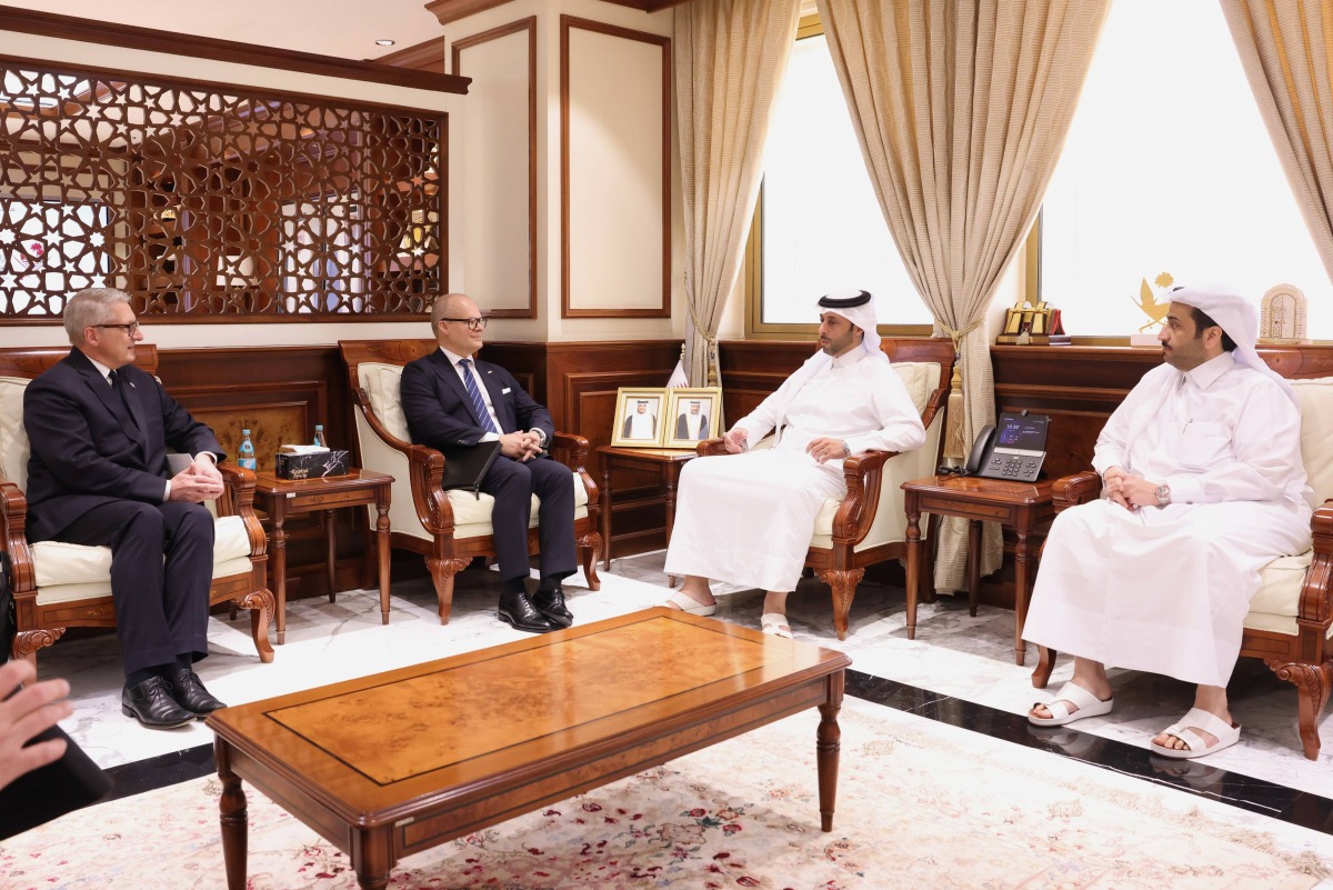 ‫ وزير البلدية يجتمع مع وزير الدولة للشؤون الخارجية ووزير الدفاع الفنلندي