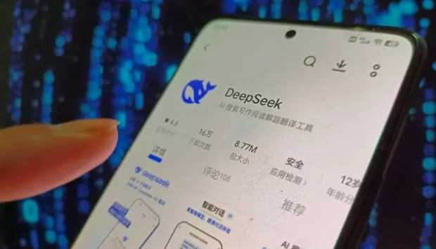 DeepSeek تراهن على السعر والأداء في مواجهة ChatGPT وGemini