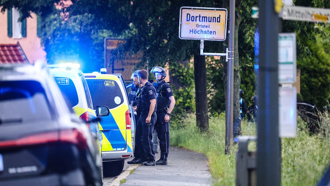 إصابة شرطي ألماني بالرصاص واحتجاز طفلين رهينتين في حادثة خطيرة بمدينة دورتموند