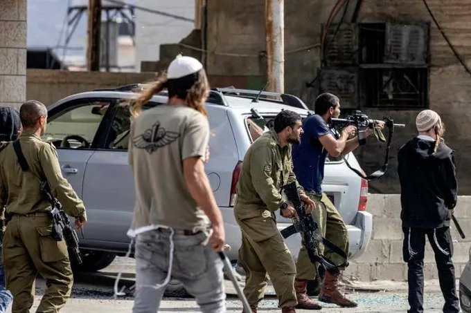 إصابة فلسطيني جراء تعرضه لاعتداء مستوطنين بالضفة الغربية