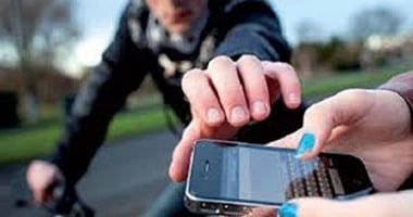 المتهمون بسرقة الهواتف: بنسرقها باستخدام دراجة نارية