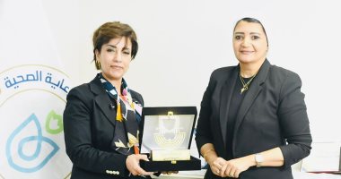 الدكتورة نهى الصناديدي في أول حوار بعد تكريمها من السيدة انتصار السيسي في بودكاست "الكلام على إيه": تكريمى مسؤولية كبيرة مش مجرد تقدير.. طب الأسرة نموذج غيّر شكل الرعاية الصحية