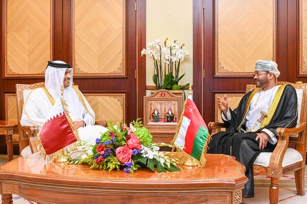 سلطنة عُمان ودولة قطر تؤكدان على تطوير التعاون الثنائي ودعم الاستقرار الإقليمي