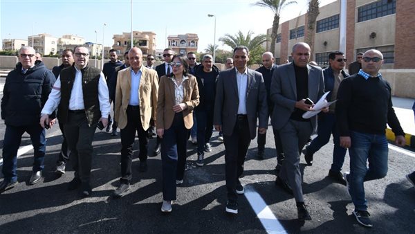 وزيرة الإسكان تتفقد محطة المياه الرئيسية بالشروق وتتابع تطوير وصيانة الطرق بالمدينة