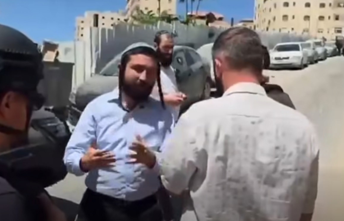 بعد طوبا الزنغرية... عضو الكنيست تسفي سوكوت يقتحم مدرسة في القدس ويستجوب مديرها