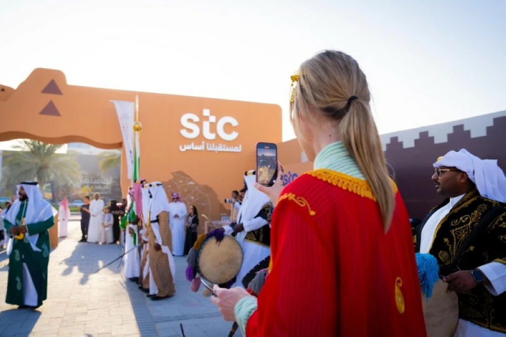 لمستقبلنا أساس.. مسيرة تاريخية وهدايا وفعاليات تراثية تعكس الروح الوطنية
