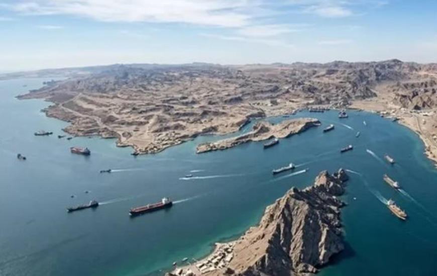 هل تتجه الأزمة بين واشنطن وطهران نحو تصعيد خطير بسبب مضيق هرمز؟